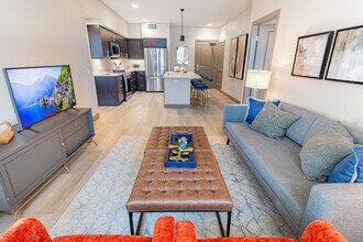 Building Photo - 920 Bayswater Ave