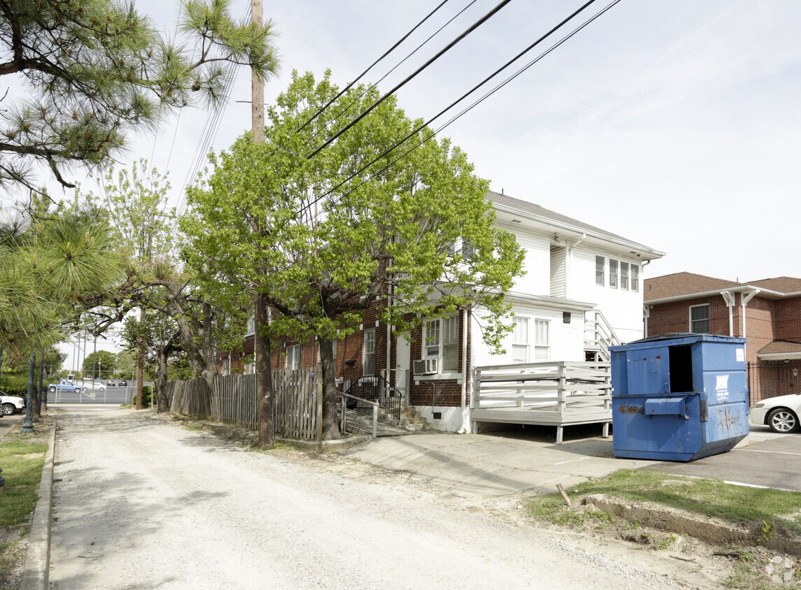 Building Photo - 28 N Claybrook St