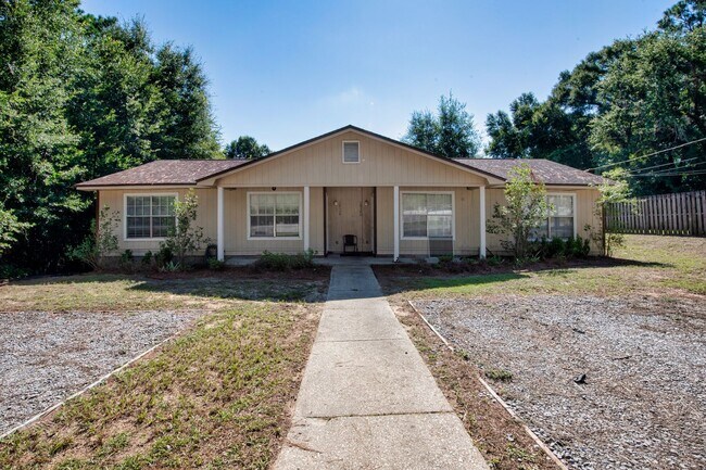 Foto del edificio - Charming 2-Bedroom Townhome – $1,550/mo