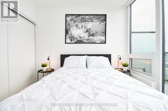 Building Photo - 135 E Liberty St