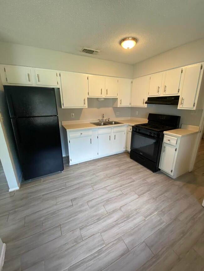 Building Photo - 439 Bridgit Dr