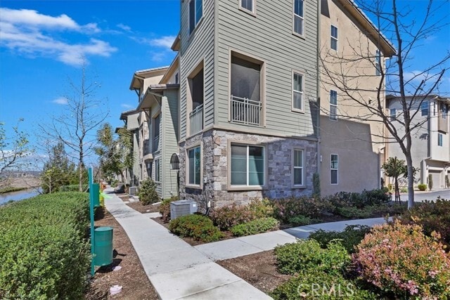 Building Photo - 740 Savi Dr