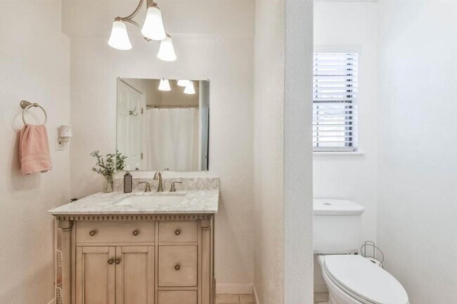 Foto del edificio - 606 Pine Bough Ln