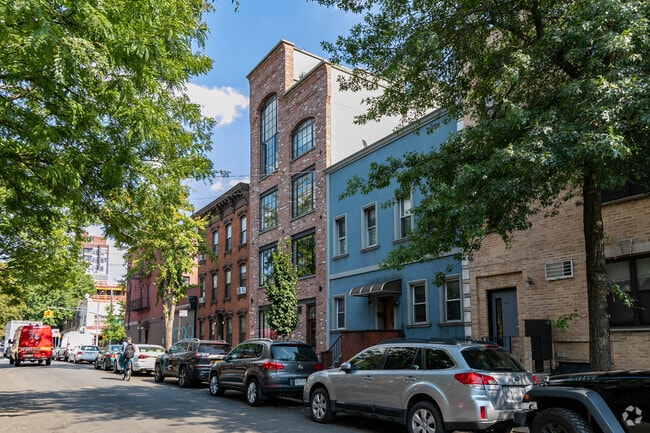 Building Photo - 150 Richardson St