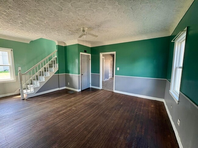 Building Photo - 425 Forest Rose Ave