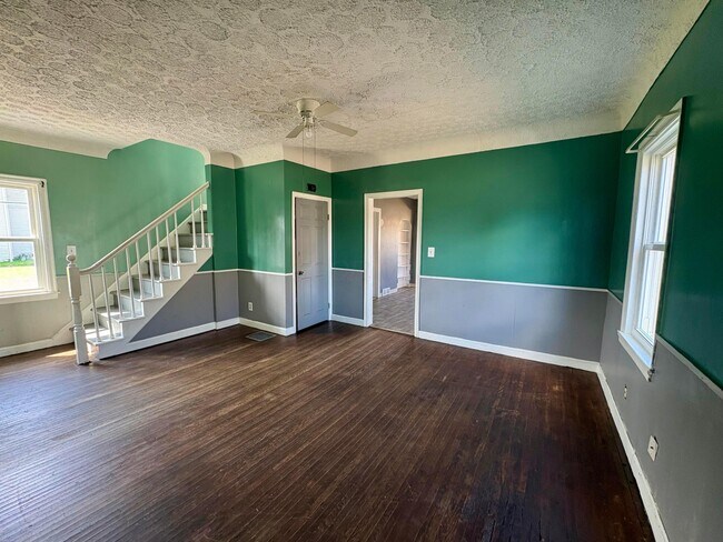 Foto del edificio - 425 Forest Rose Ave