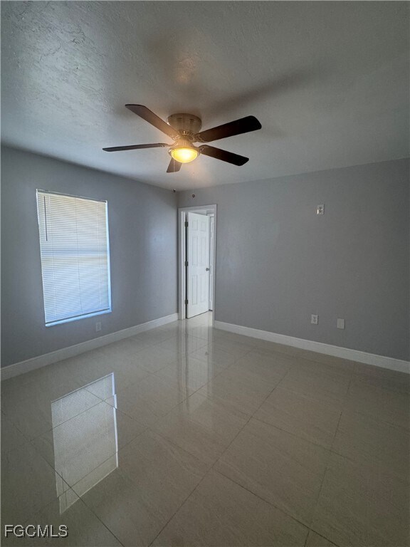 Foto del edificio - 1003 Country Club Blvd