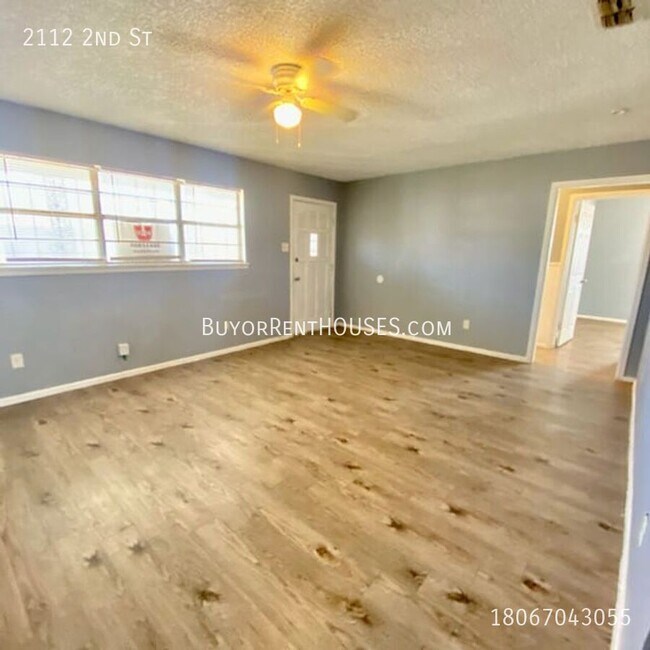 Building Photo - 2112 2nd St