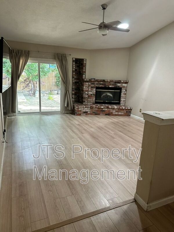 Foto del edificio - 9349 Newington Way