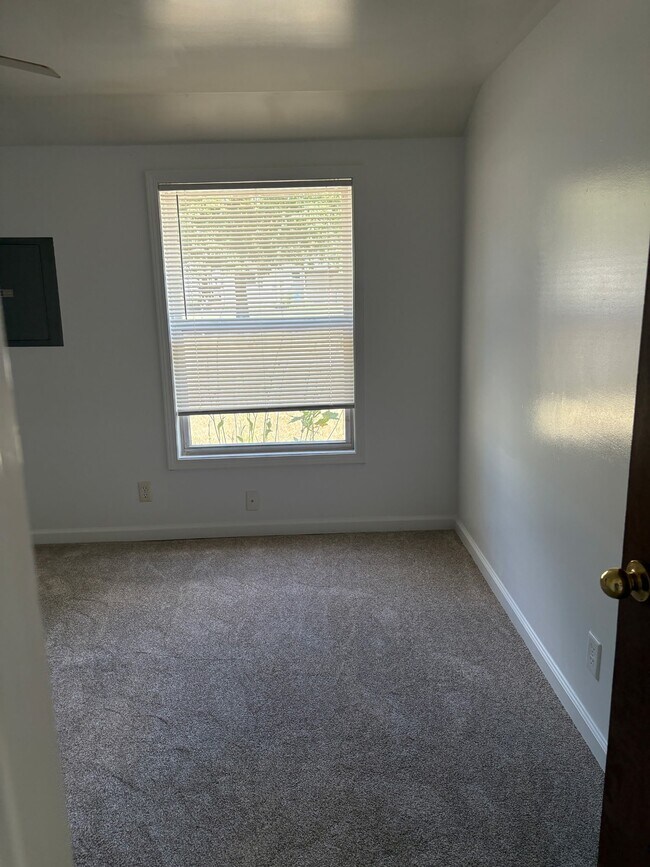 Building Photo - 3705 Burchfield Dr
