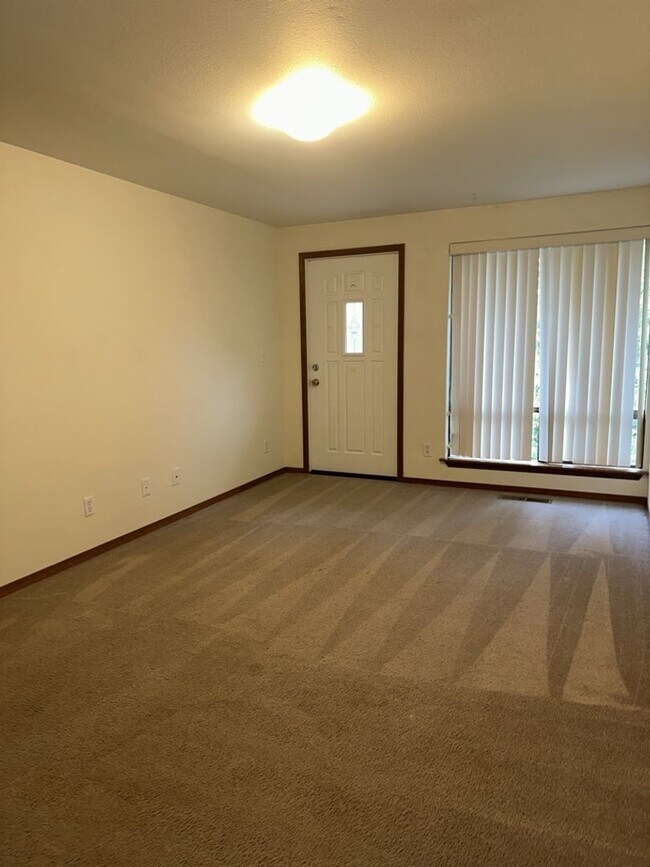 Foto del edificio - RENT SPECIAL! $1,000 OFF FIRST MONTH'S RENT!