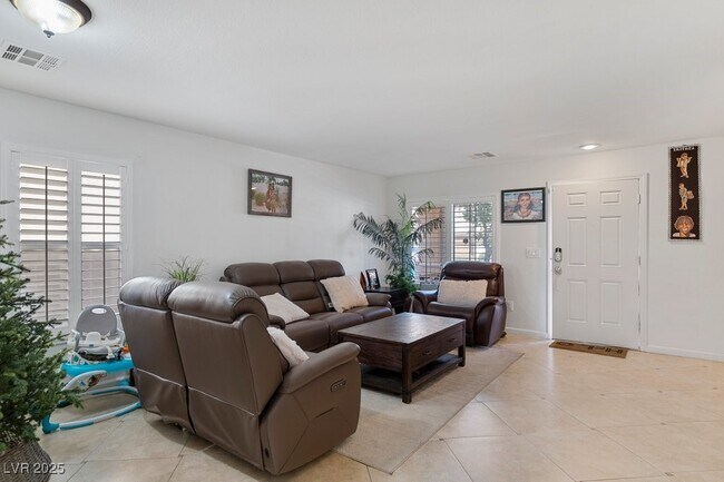 Building Photo - 6717 Yellowhammer Pl