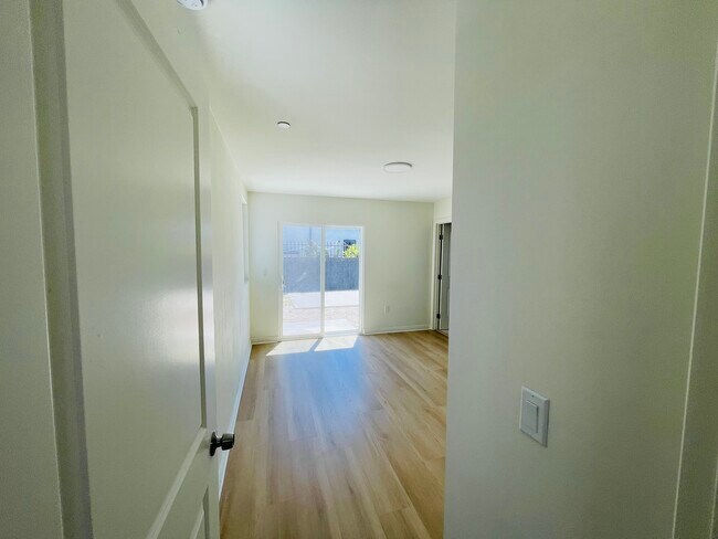 Foto del edificio - 1354 E 108th St