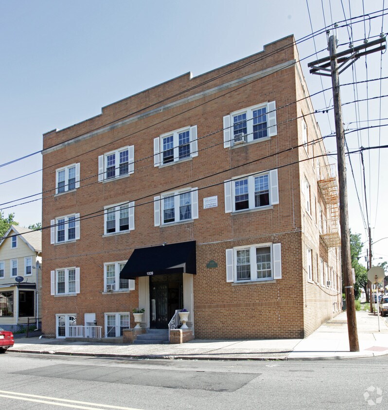 Building Photo - 1009 Chancellor Ave