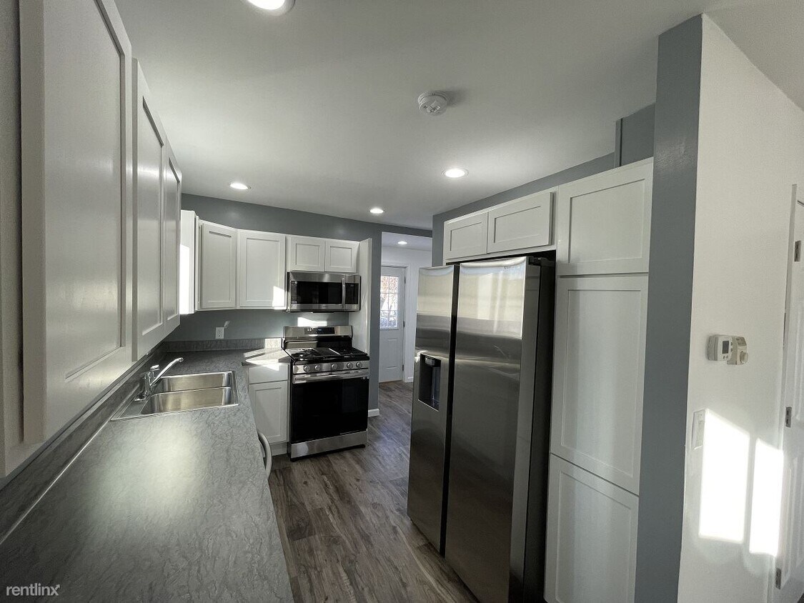 Foto principal - 3 br, 1 bath House - 602 E Bird St