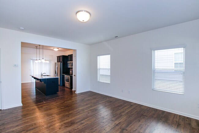 Foto del edificio - 2BD Townhome minutes from Downtown Pineville & I485 - Ready NOW
