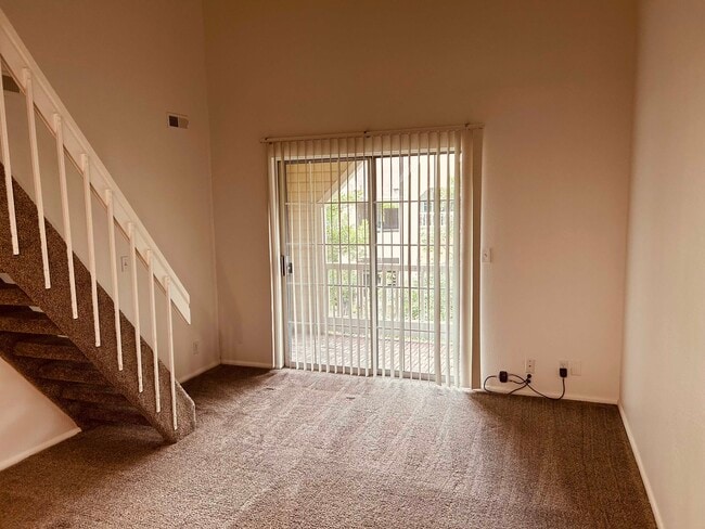 Building Photo - 1216 E Waterside Cv