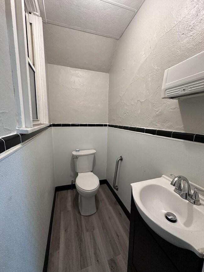 Foto del edificio - 113 W Main St