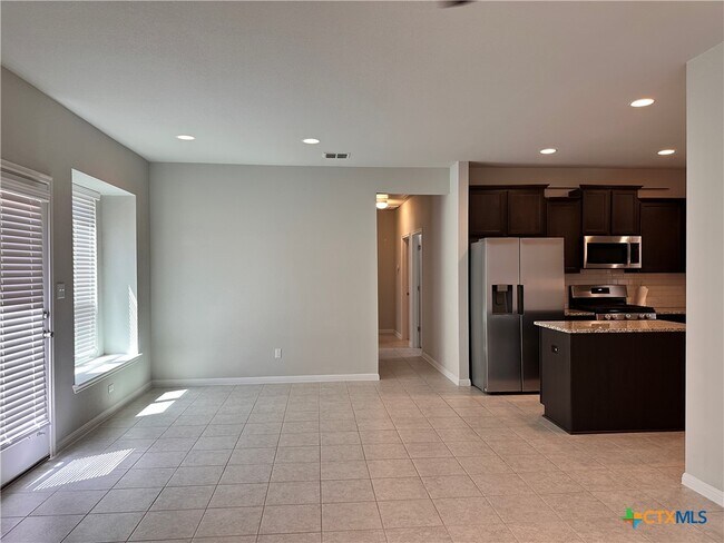 Foto del edificio - 137 Rustic Glen Dr