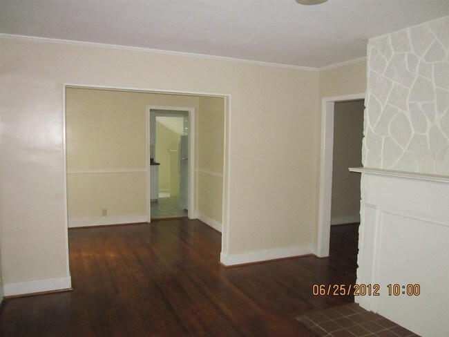 Foto del edificio - 409 Sherwood Rd