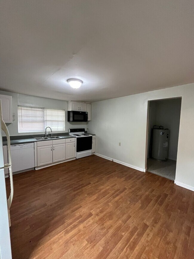 Building Photo - Charming 2 Bed/ 1.5 Bath Home in Lockeland...