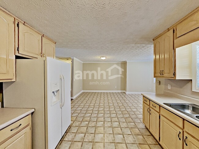 Building Photo - 887 Kendall Park Dr