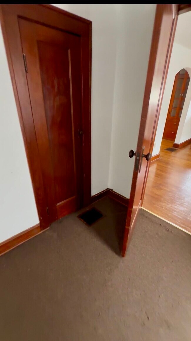 Dormitorio contiguo al salón - 77 1/2 N High St