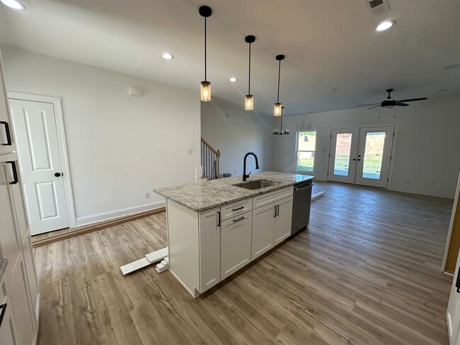 Building Photo - Beautiful new townhouse located in the new...