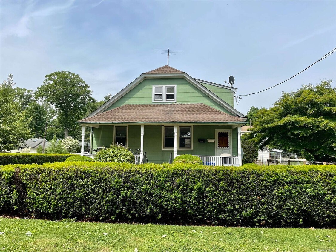 15 Nassau Rd, Glen Cove, NY 11542 Apartment for Rent in Glen Cove, NY