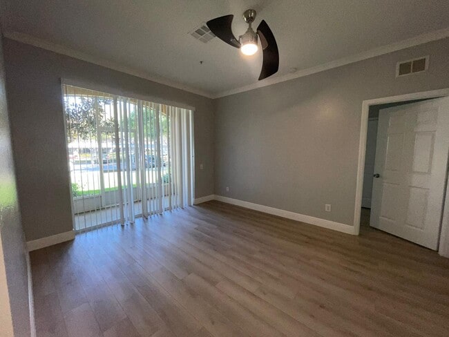 Building Photo - Available NOW, GROUND FLOOR CONDO,  3/2 Condo