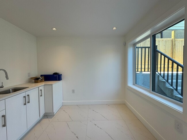 Building Photo - 1915 E 37th Ave