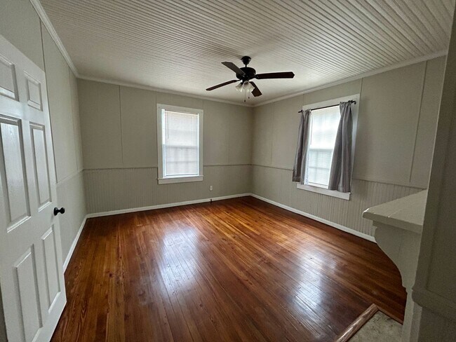 Foto del edificio - 24 W Tuscaloosa Ave