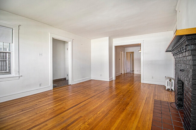 Building Photo - 318 W Marion St