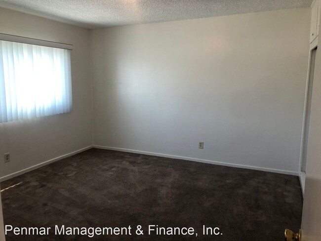 Building Photo - 436 E Tamarack Ave