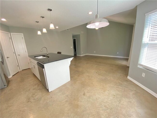 Building Photo - 133 S Pinyon Point