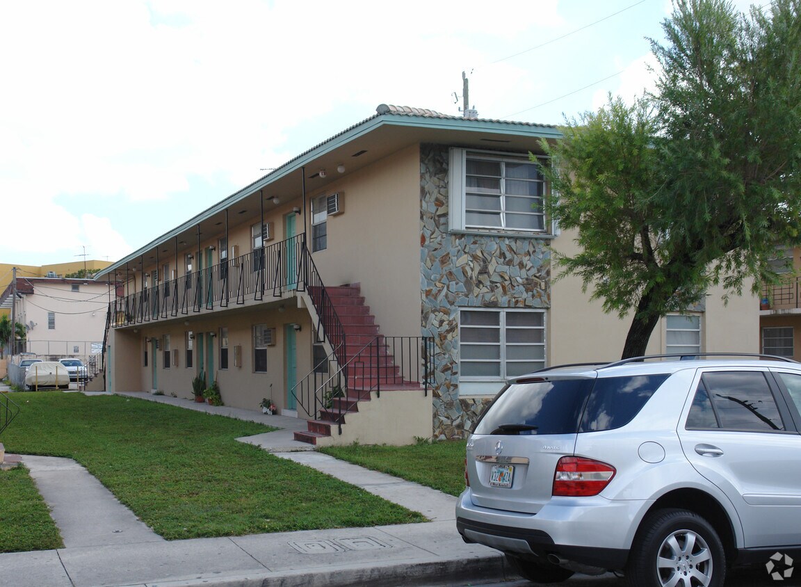 Building Photo - 141 SW 18th Ave