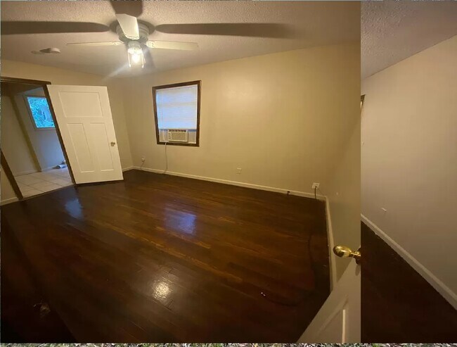 Building Photo - 3117 S Pulaski St