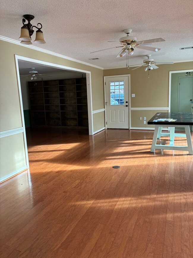 Building Photo - 19 Indian Trail