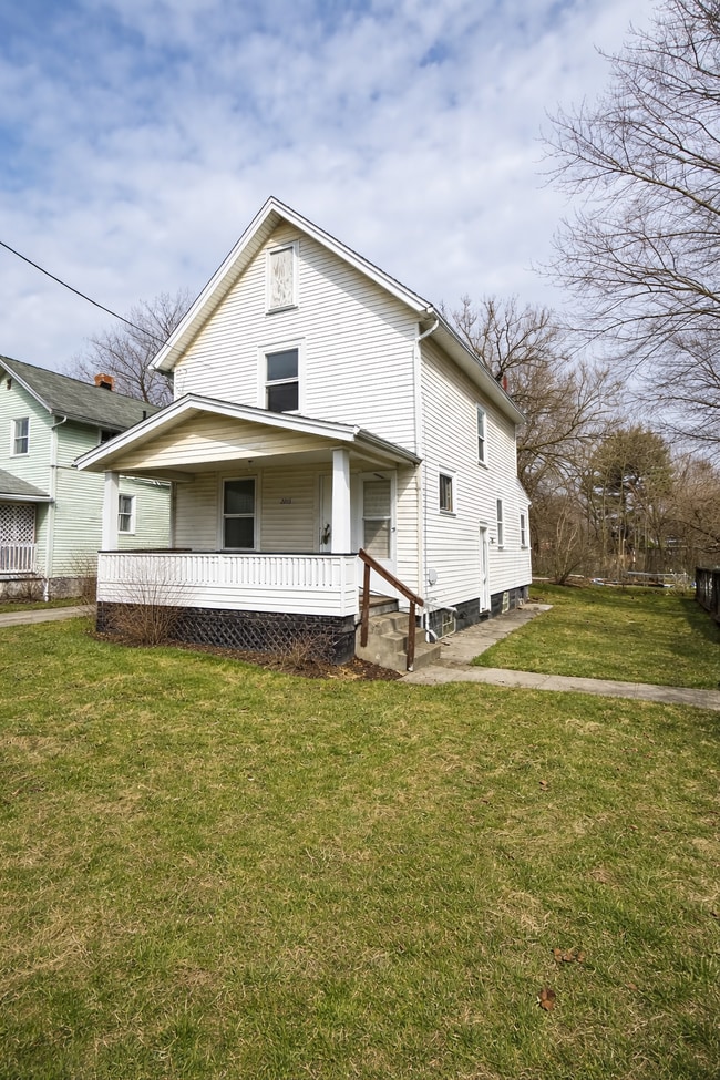Building Photo - 2213 17th St NE