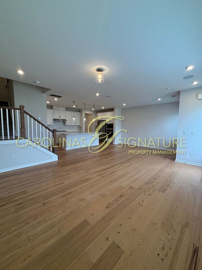 Foto del edificio - Brand New; Former Model Home; 3BR/2.5BA Townhouse