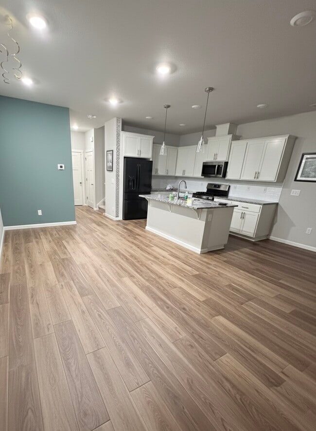 Comedor y cocina - 8143 SE Leafhopper St