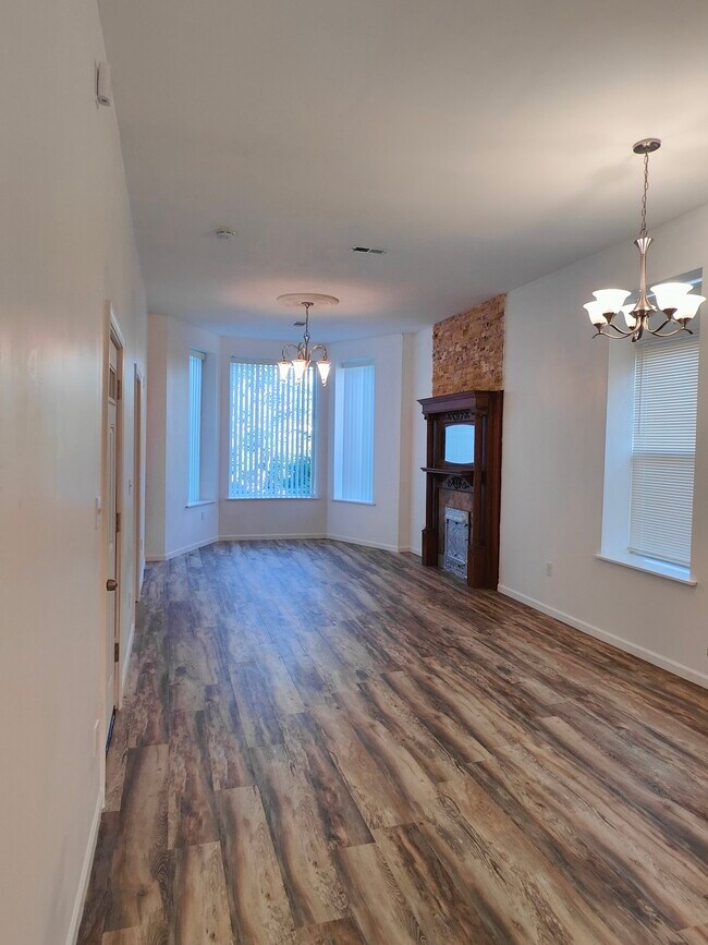 Foto del edificio - 1326 S Troy St