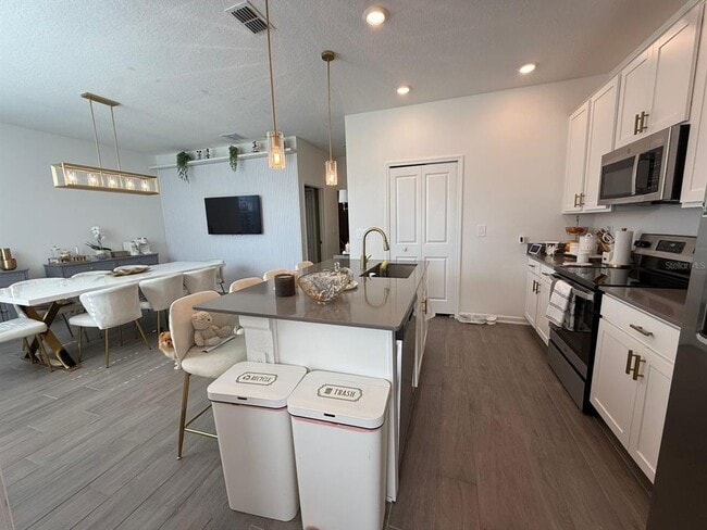 Building Photo - 7529 Sunflower Cir