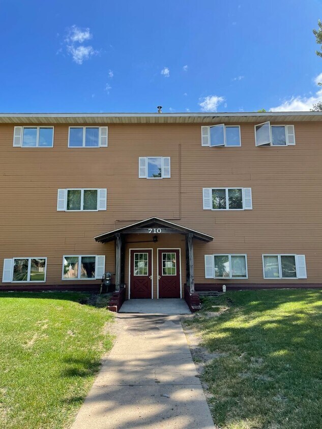 Foto principal - 3 Bedroom Apartment