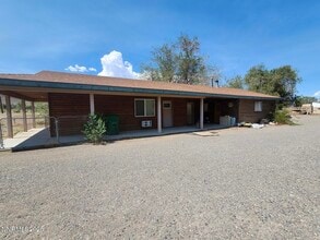 Building Photo - 880 Truckee Ln