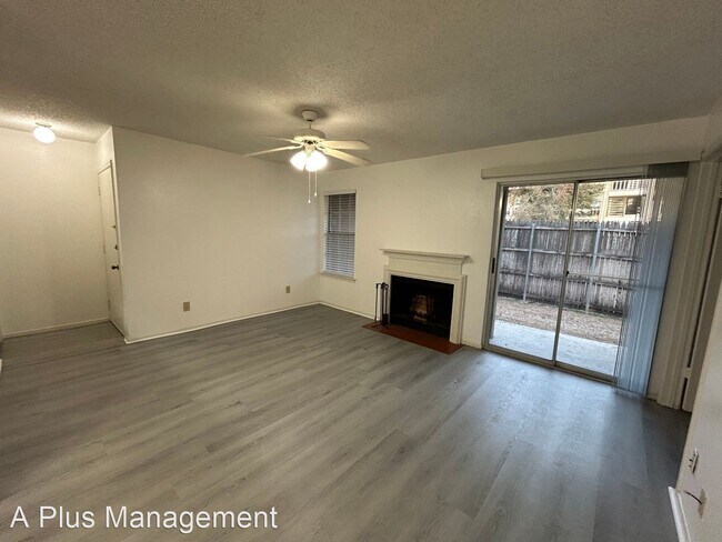 Foto del edificio - 2 br, 1 bath House - 5300 Keller Spring Rd...
