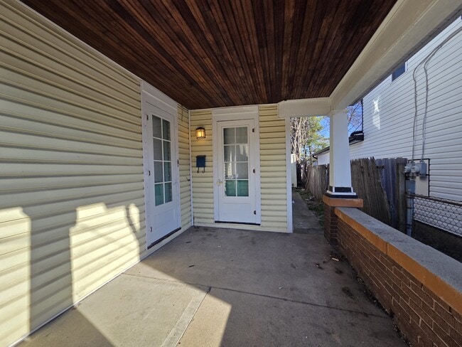 Photo - 423 Clover St House