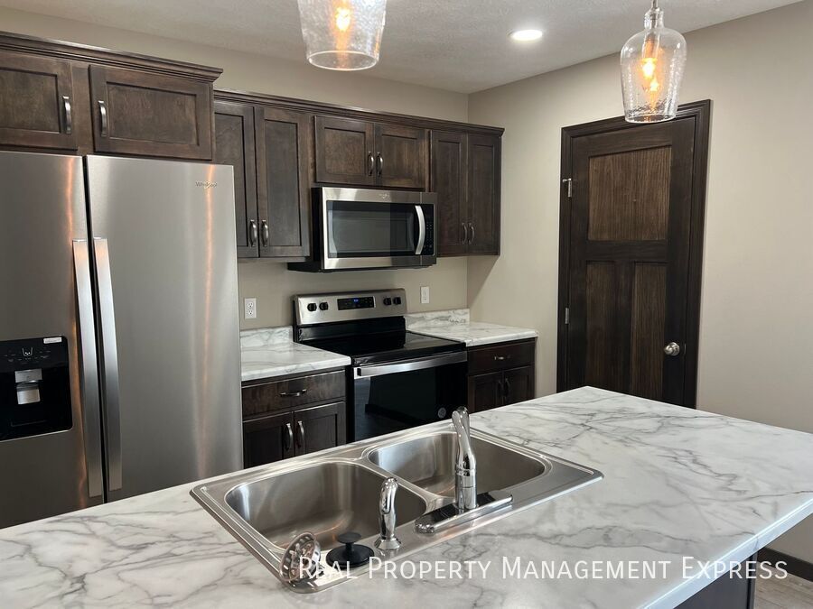 Foto principal - 3 Bedroom 1.5 Bathroom Townhome