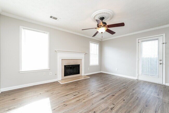 Foto del edificio - 4647 Latchwood Dr