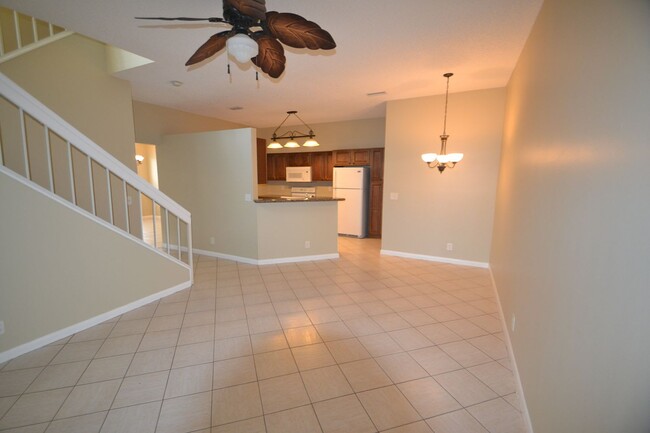 Foto del edificio - 1073 Fairfax Cir W